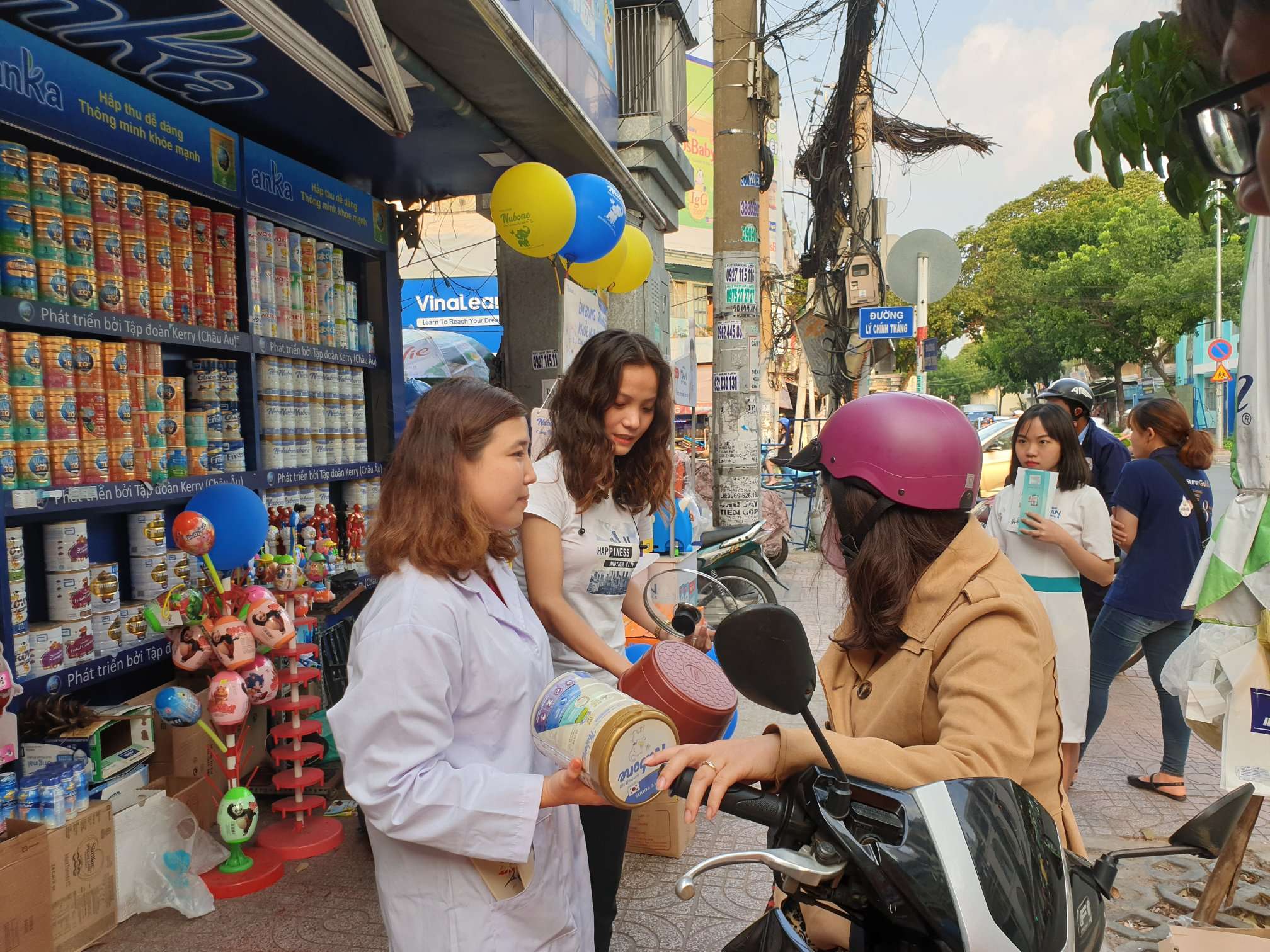 hoạt động giới thiệu sản phẩm sữa Nubone